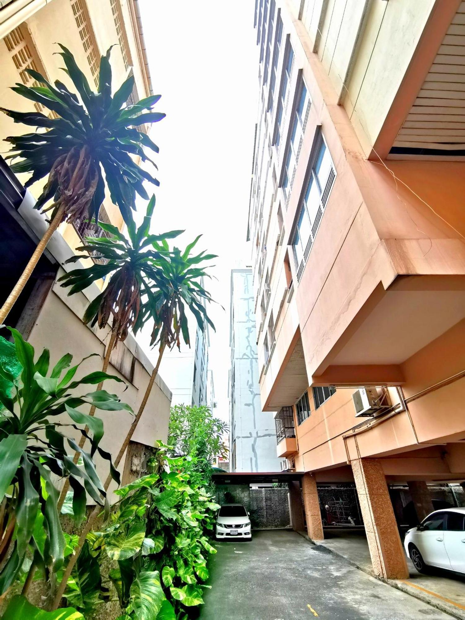 Apartment R *