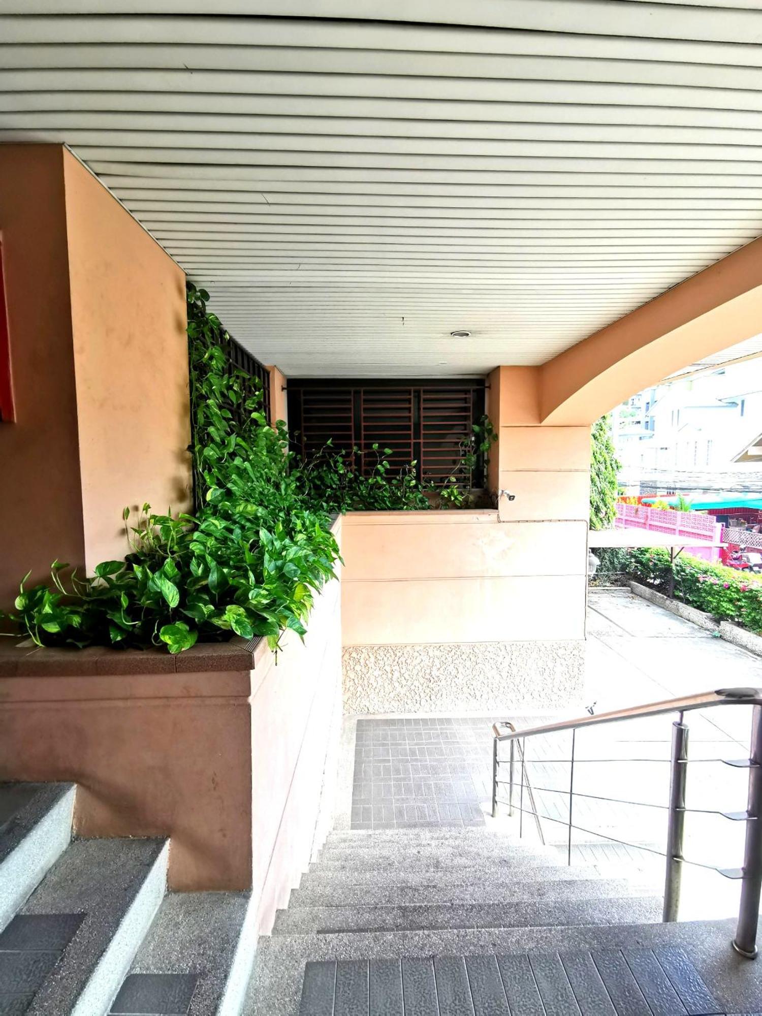 R Bangkok